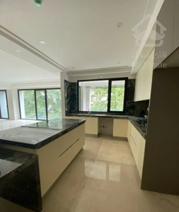 ۲۴۰ متری پاسداران با سالن بزرگ و تراس قابل چیدمان