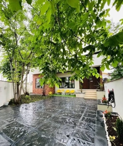 ویلایی ک شخصی ساخته وهمه چیش مدرن وشسته رفتست