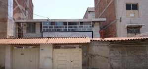 خانه حیاط دار دو طبقه