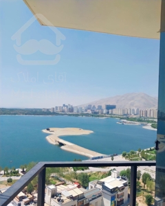 از نمای دریاچه در چیتگر لذت ببرید