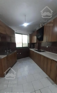 اپارتمان تخلیه P تمیز ودلباز ط سوم۱۰۰متر ۲۵۰ماهی۳