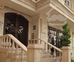 سه خوابه ۱۸۰ متری /بر خیابان اصلی /مستر دار