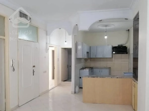 سه طبقه با زیر زمین و سوئیت پشت بام