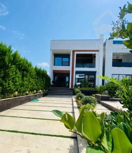 فروش خانه ویلایی ۲۵۰ متری ۴ خوابه