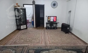 85 متری دوخواب  طبقه بالا راه جدا حمیدیان
