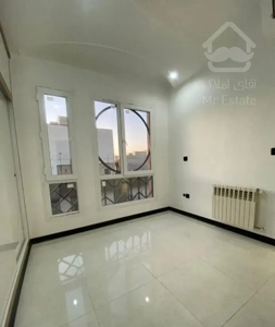 تراورتنِ نقلیِ سالن‌ پرده‌خور رو به نما