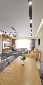 مشاهیر ۱۰۵ متر رو به آفتاب