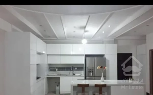 ۹۵ متر طالقانی/ طبقه سوم / اعیان نشین