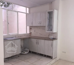 آپارتمان فول بازسازی شده خوش نقشه با زیرزمین وحیاط