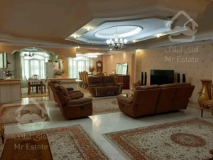 آپارتمان ۲۰۰ متر   تک واحدی   ۳ خوابه    لوکس   سالن پرده خور