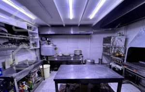 ۴۰متر سالن۵۰متر تراس رستوران