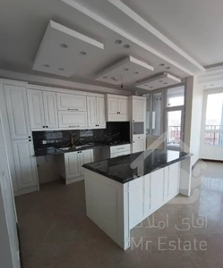 حکمت۱۰۲متر ۲خ نوساز لابی سند آماده /روف گاردن