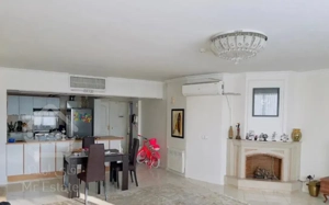 جی / طبقه۴ دوکله نور / ۱۱۷ متر / ۲ خواب