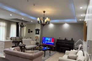 ۸۷ متر /فول امکانات /غرق در نور