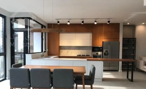 اپارتمان۲۹۵متری/جنوبی/نوساز(تاپ لوکیشن سجاد)