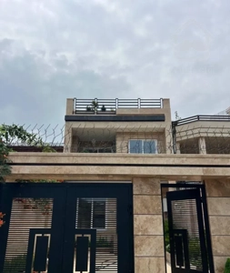 ویلا خط‌دریا 270 متر چهار خواب استخردار