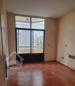 مطهری یوسفیان ۱۰۵ متر با پارکینگ و انباری