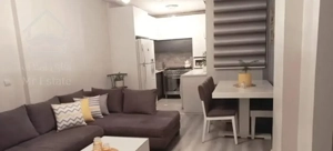 نقلی و زیبا