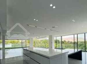 ۲۱۰ متر با پنجره‌ی قدی مستردار و تک واحدی مطهری