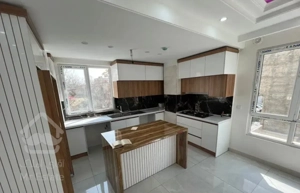 ۲۰۰ متر۳خواب۲پارکینگ فول امکانات طرشت