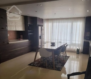 ستارخان / ۷۲ متر / دوخواب / پارکینگ و انباری سندی