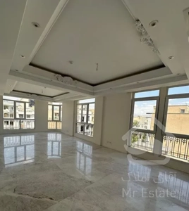 ۱۴۲متر/سه بر نور/کلید نخورده/نبش میدان/املاک کویر