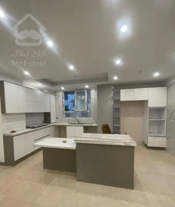 112 متر سه خواب کلید نخورده / سه نبش غرق در نور