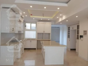 102 متری در پاسداران خوش نقشه