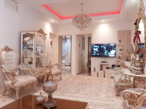 فروش اپارتمان زیر قیمت سالن پرده خور نور و نقشه عالی