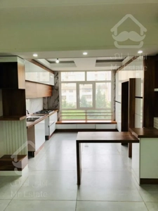 ۸۶ متر در چهار باغ شرقی