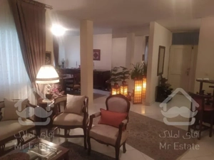 ۱۷۱ متر آپارتمان/ ۱۶۰ متر حیاط اختصاصی