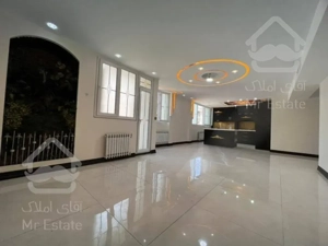 ۹۵ متر، سالن پرده خور، غرق نور