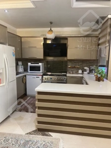 آپارتمان ۸۲ متری/خوش نقش/نور مستقیم