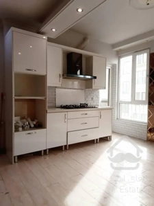 ۸۲متر / روبه آفتاب/ چهار باغ