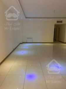 ۱۵۳متر،سالن نورگیر