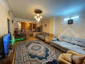 فروش اپارتمان زیر قیمت سالن پرده خور نور و نقشه عالی
