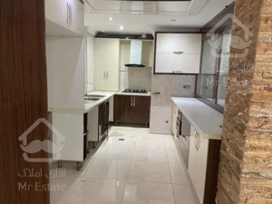 ۵۰ متر، رو به آفتاب، امیر ابراهیم