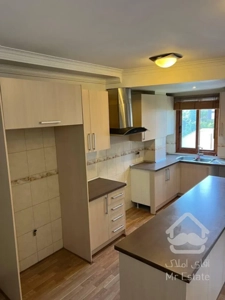 ۷۵ متر، سالن پرده خور، طوقانی