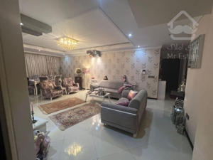 ۸۵ متر، رو به آفتاب ، چهارباغ شرقی