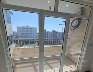 ۷۷متری سالن پرده خور غرق نور