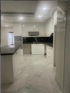 آپارتمان ۲۳۰ متری در بهترین خیابان نیاوران