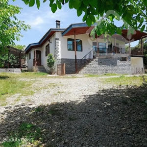 1000متر زمین ویلا 168 متر.یک عدد سوییت مشجر از درخت های میوه دار...