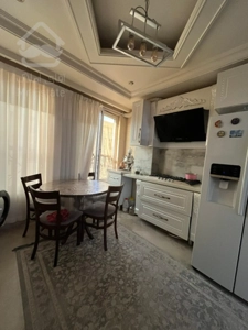 ۹۰متر سالن پرده خور روبه افتاب