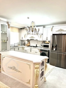 واحد 102 متر در سازمان برنامه شمالی شناور در نور