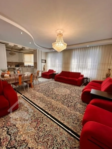 آپارتمان ۱۰۲متری واقع در چهارباغ زیر قیمت