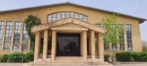 ۴۲۰۰۰ متر زمین چهار دیواری