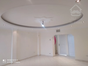 آپارتمان ۹۵ متری تک واحدی  تمیز  رنگ شده