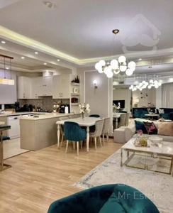 195مِتر+ 3خوابـ+ فولـ مشاعاتـ+ حوالیـ کاجـ