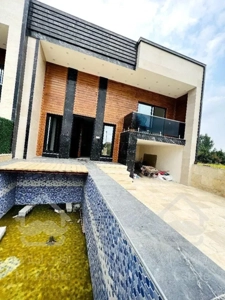 فروش ویلا استخر دار داخل بافت با پروانه