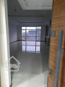 ۱۰۰متر/ غرق نور/ نوساز